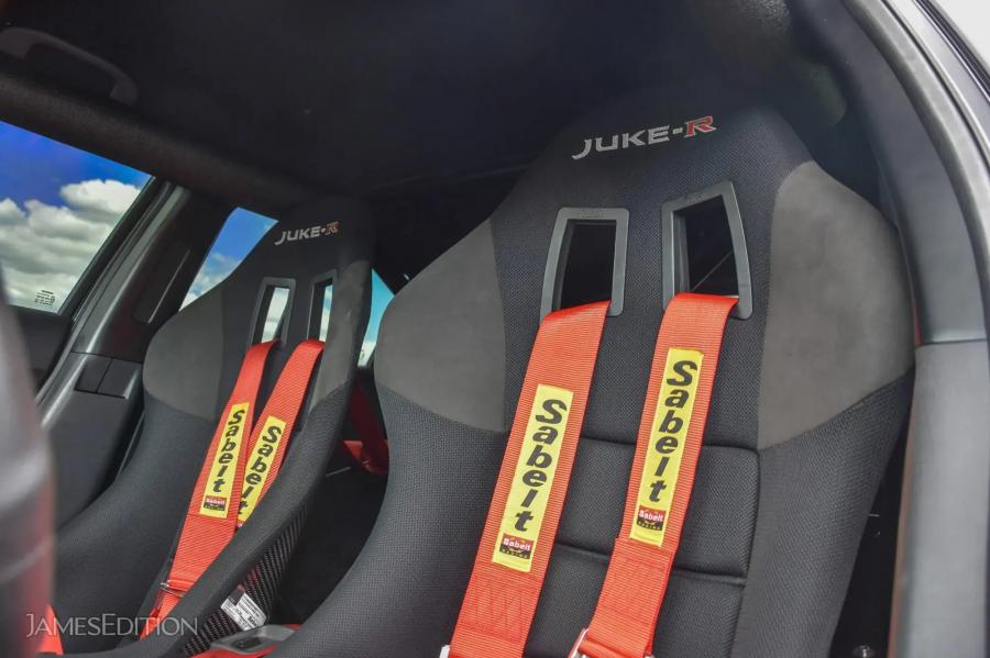 Интерьер Nissan Juke-R700 R35 (005) 2019 года  (фото 23 из 35)